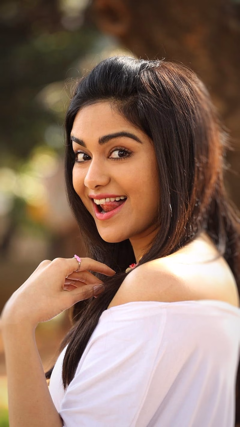 HD-wallpaper-adah-sharma-cute-1