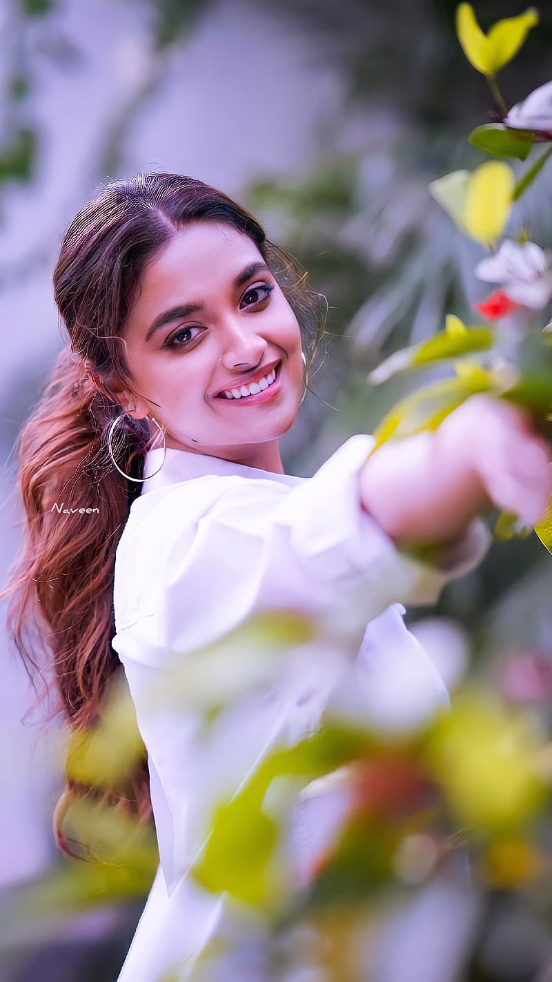 HD-wallpaper-keerthy-suresh-flash-graphy
