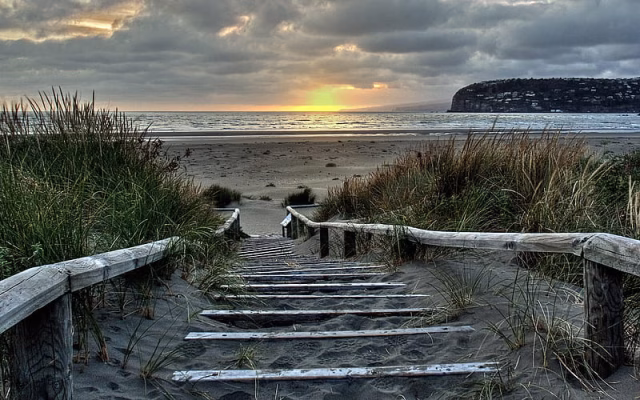HD-wallpaper-rays-beach-windows-11-1