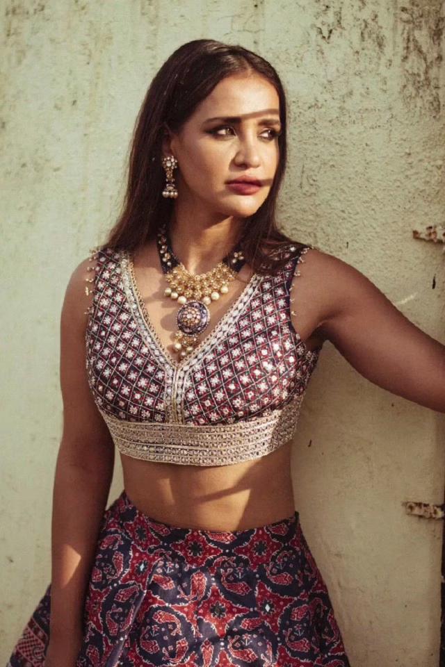 Aisha Sharma HD Photo 263