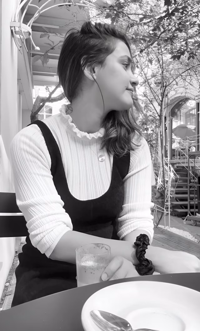 Aisha Sharma HD Photo 182